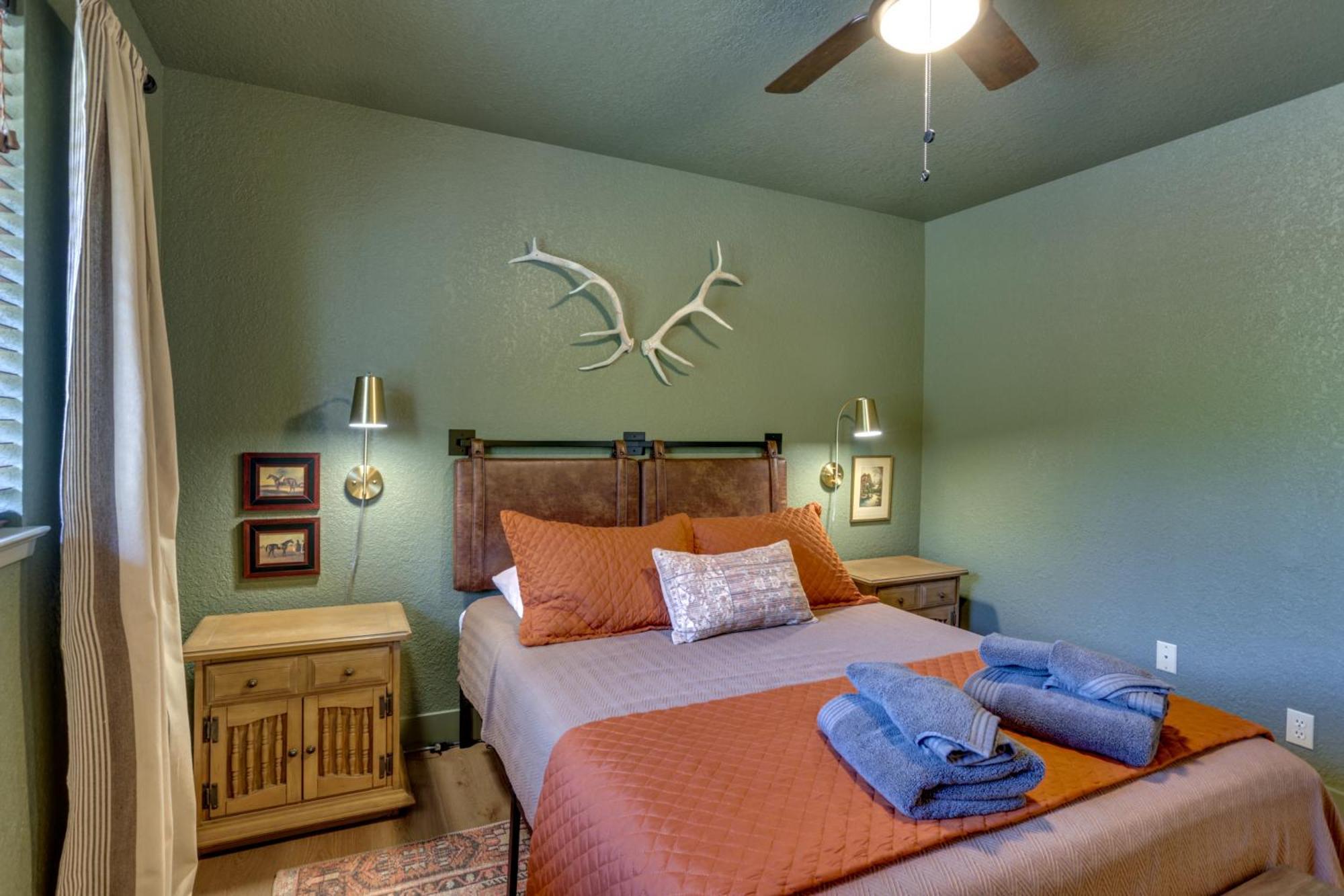 Pet-Friendly Escape With Game Room And Fire Pit! North Fork Exteriör bild
