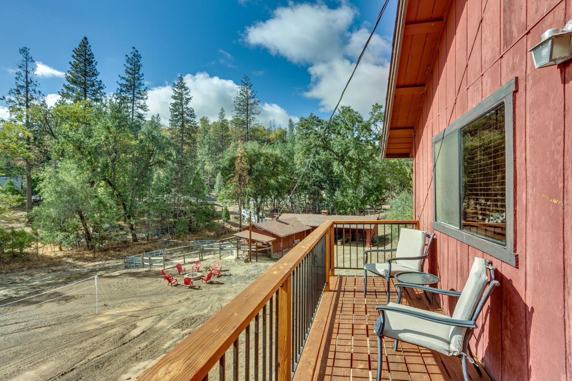 Pet-Friendly Escape With Game Room And Fire Pit! North Fork Exteriör bild